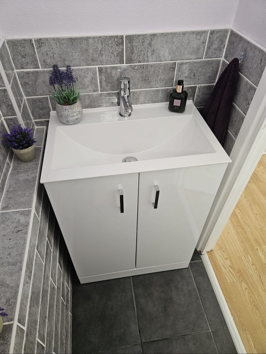 Cloakroom vanity unit and basin
